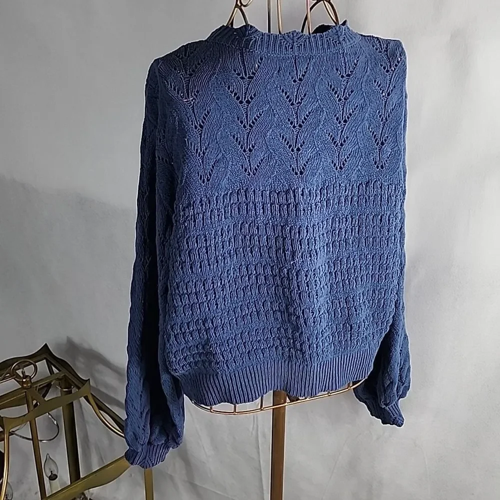 Lavender Blue Knit Cropped Wide Sleeved Sweater Size M